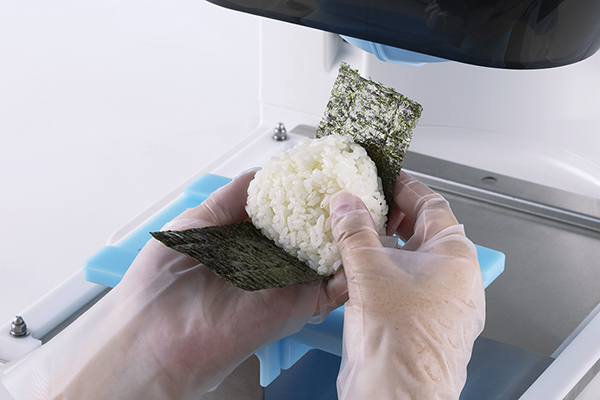 7.Wrap seaweed around Onigiri